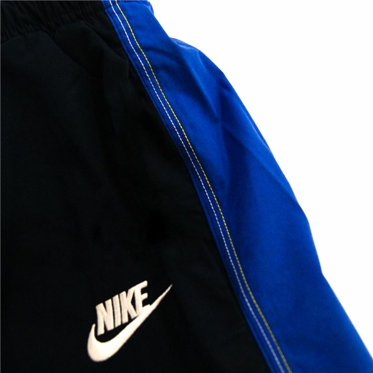 Nike 72 Woven Boys' Track Pants - Black von Nike | BYAG.