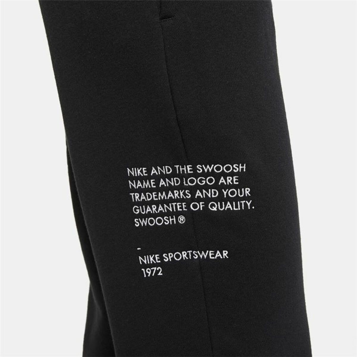 Nike Swoosh Boys' Shorts - Black von Nike | BYAG.