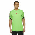 Nike Short-sleeved Dri-FIT Strike Men's Football Shirt - Green von Nike | BYAG.