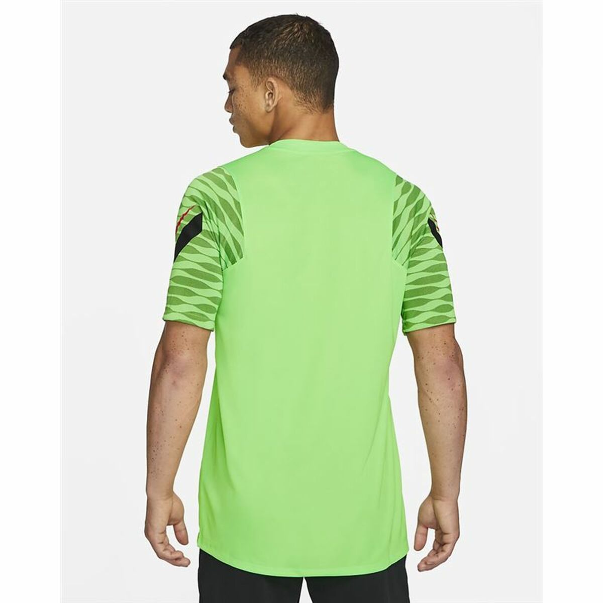 Nike Short-sleeved Dri-FIT Strike Men's Football Shirt - Green von Nike | BYAG.
