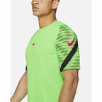 Nike Short-sleeved Dri-FIT Strike Men's Football Shirt - Green von Nike | BYAG.