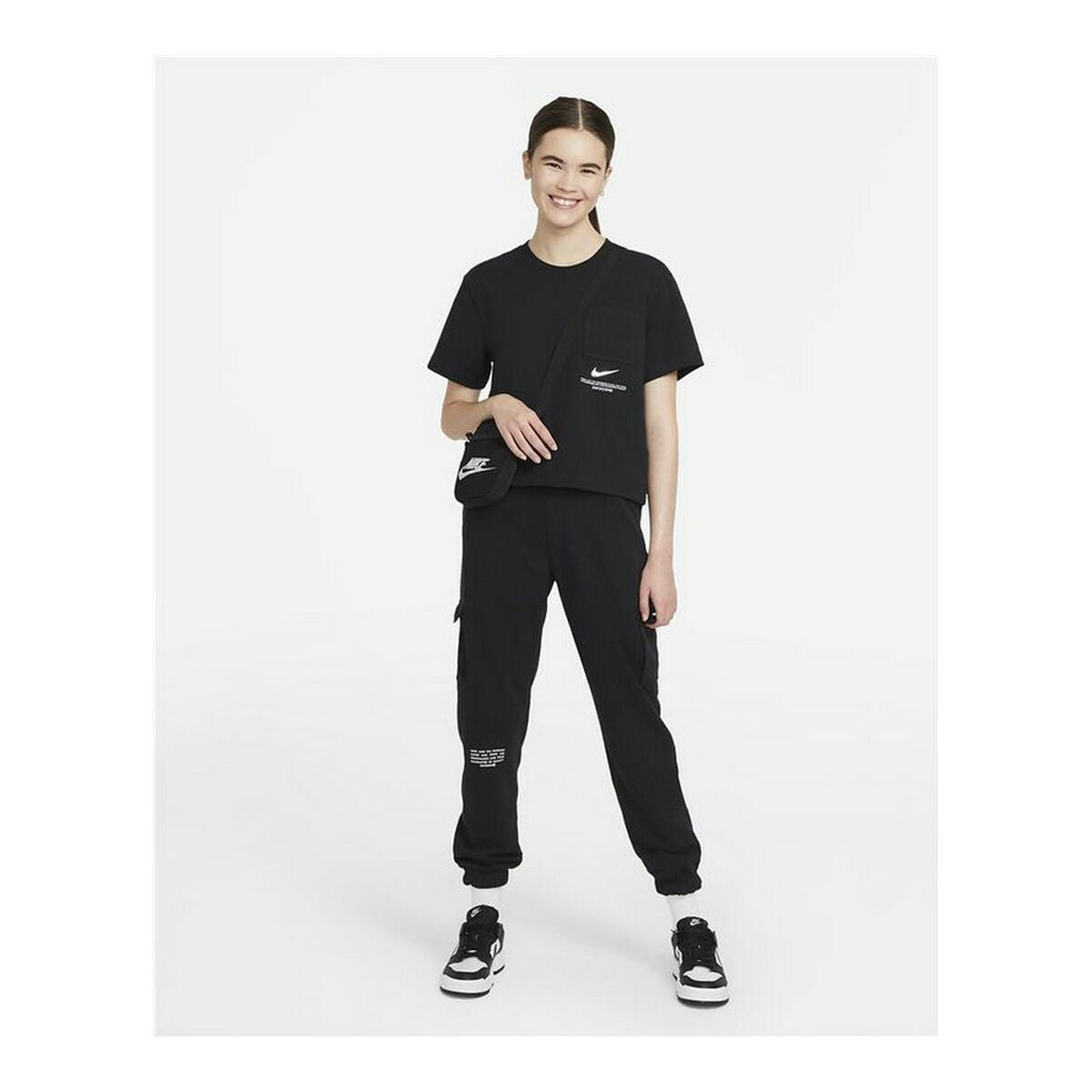 Nike Sportswear Swoosh Women's T-Shirt - Black von Nike | BYAG.