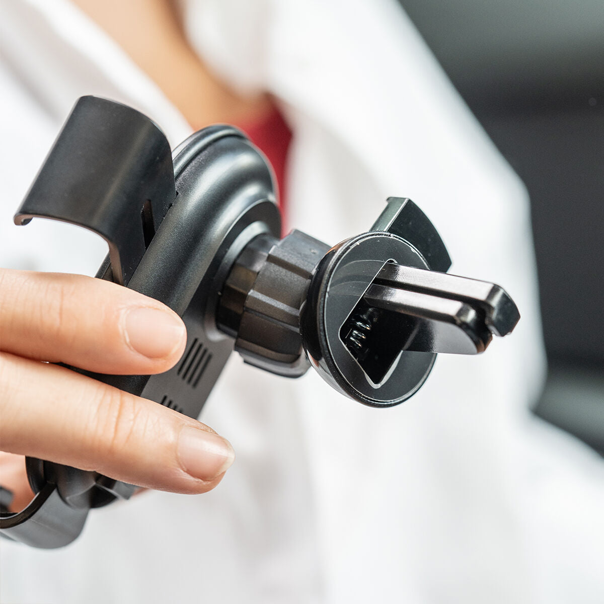 Kfz-Smartphonehalter mit Schnellladefunktion Chakar InnovaGoods – Produktansicht 4